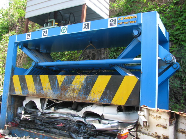 QYB1000 废汽车压扁机